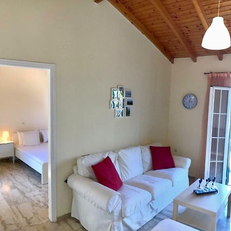 Wooden Ceiling Apartment - Close To City Center Kanálion Exterior photo