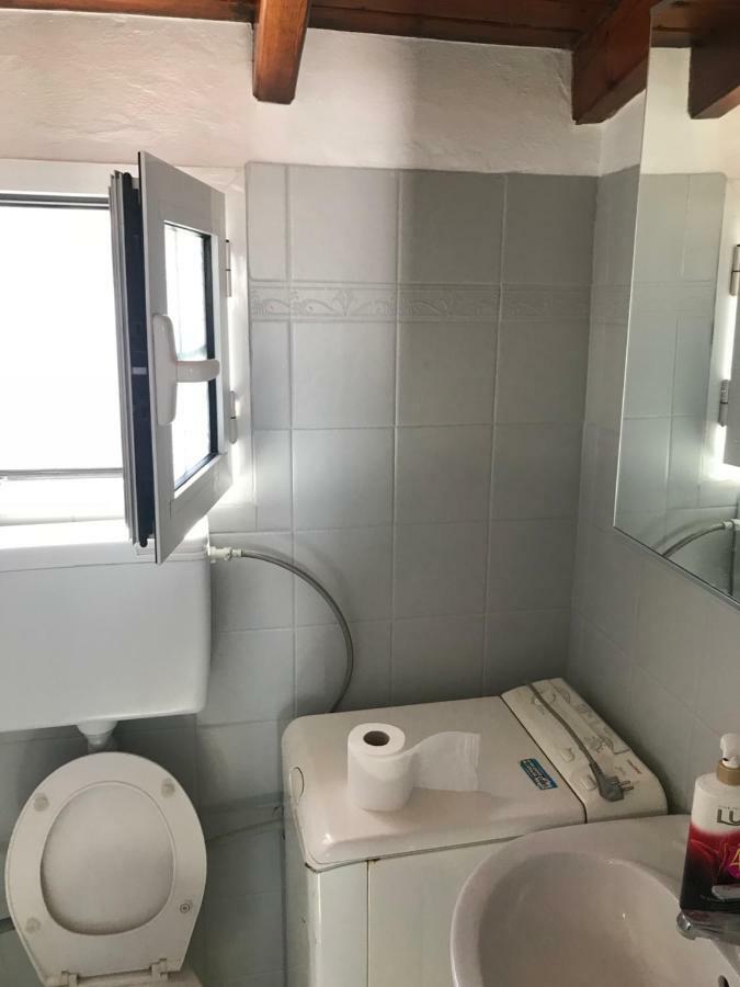 Wooden Ceiling Apartment - Close To City Center Kanálion Exterior photo