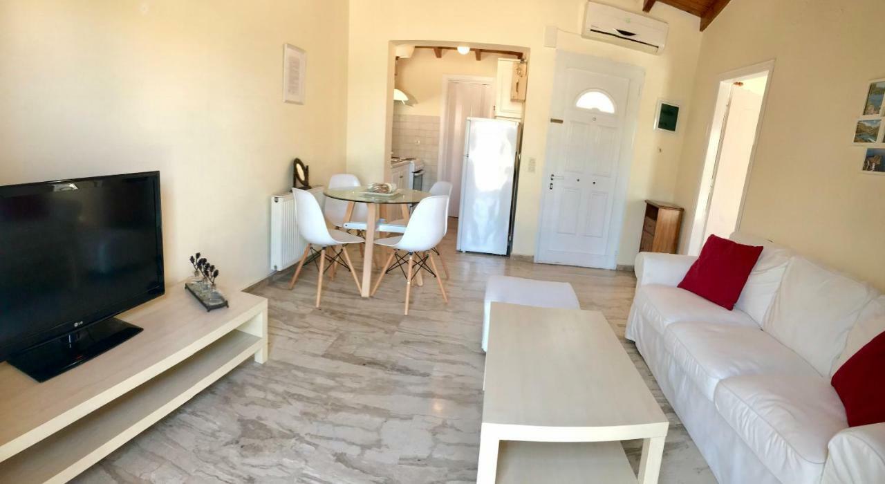 Wooden Ceiling Apartment - Close To City Center Kanálion Exterior photo