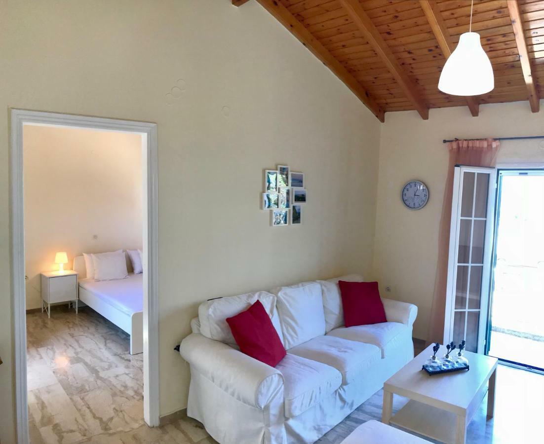 Wooden Ceiling Apartment - Close To City Center Kanálion Exterior photo